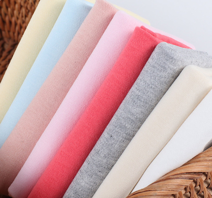 190GSM لباس نوزاد پارچه گاز طبیعی 40S برس شانه ای دو رگه
