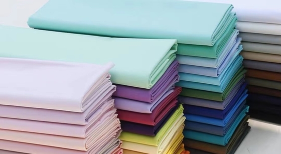 پارچه های یکنواخت نخی 133X100 50SX50S Imitation Tencel 110GSM بافته شده پیراهن مردانه مردانه منگنه بلند